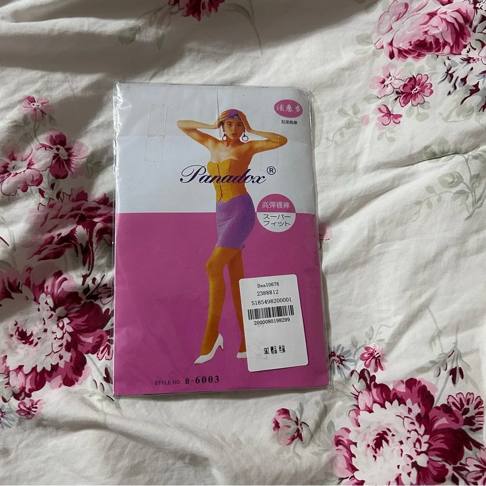 NIP 1 Pair of Nylons
